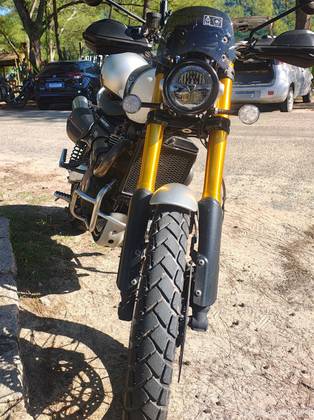 TRIUMPH SCRAMBLER 1200 XE 